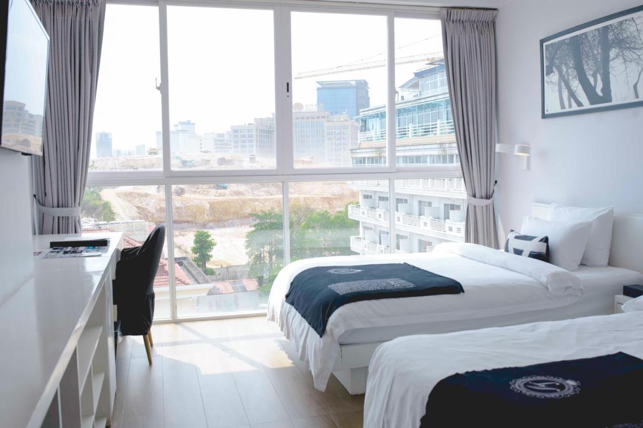 La Vogue Boutique Hotel & Casino Сиханоуквил Екстериор снимка